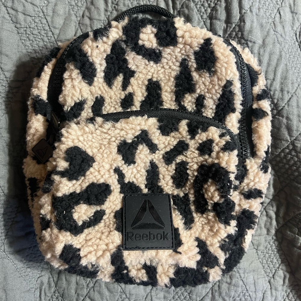 🖤 Authentic Reebok Leopard Sherpa Mini Backpack 🐆